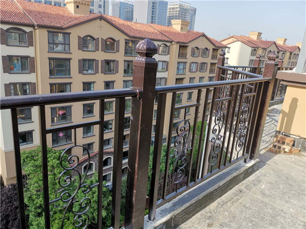 西安铝合护栏杆_西安金刚网纱窗定制_陕西断桥阳光房厂家